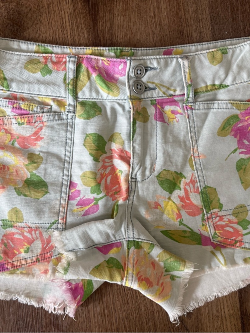 Pilcro (Anthropologie) “The Wanderer” Low-Rise Floral Cut-off Shorts Size 28 - Picture 5 of 9